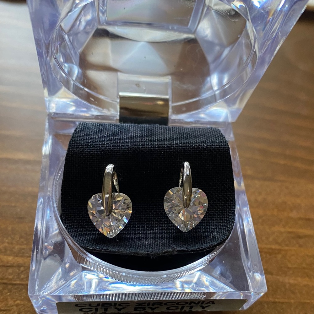 NIB cubic zirconia heart earrings
